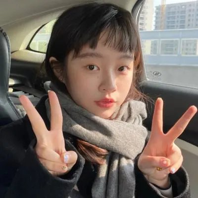 九顶假发的女孩